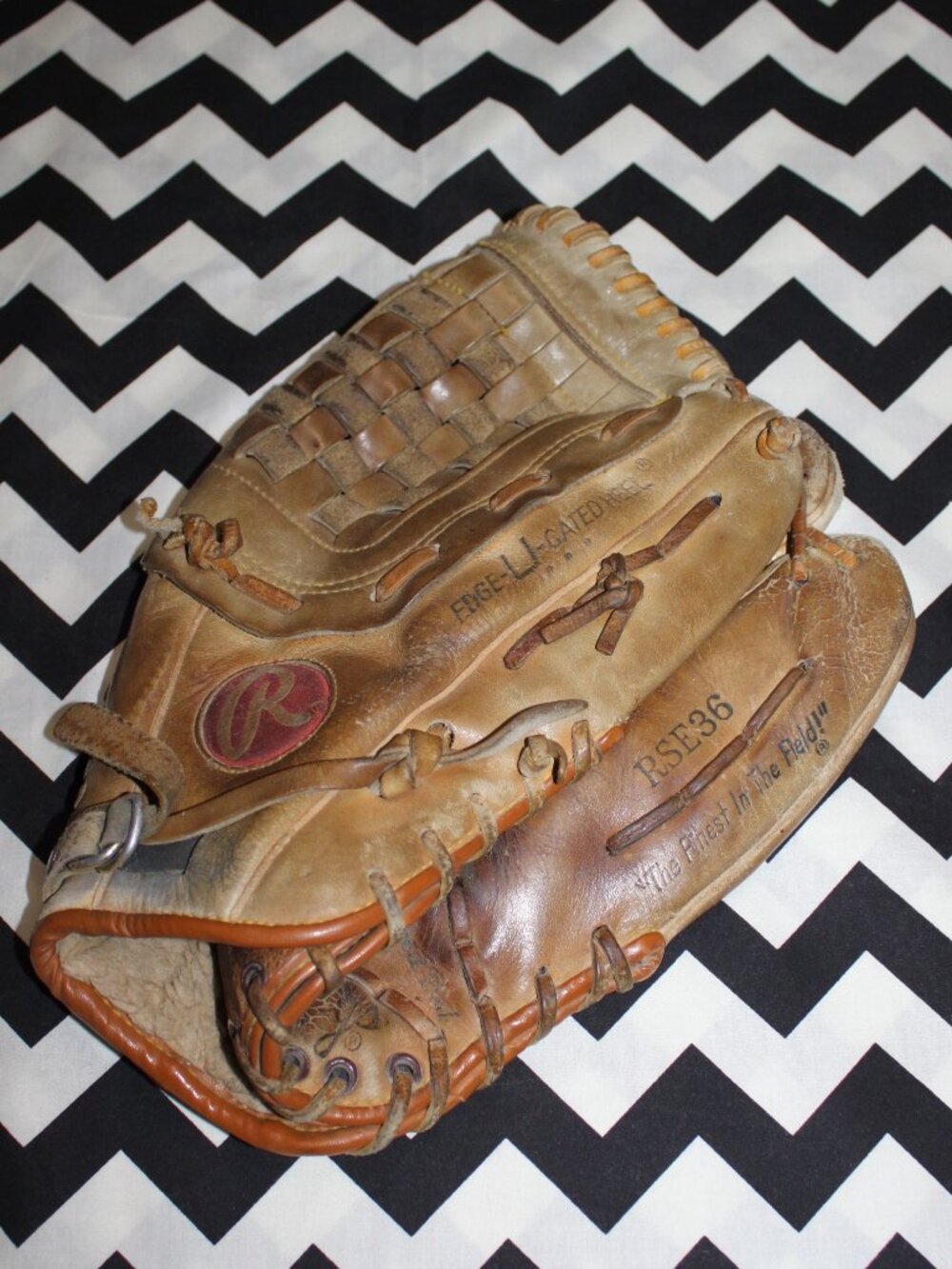 Vintage '90's Rawlings Softball/Baseball Glove - Ryne Sandberg Signature Series